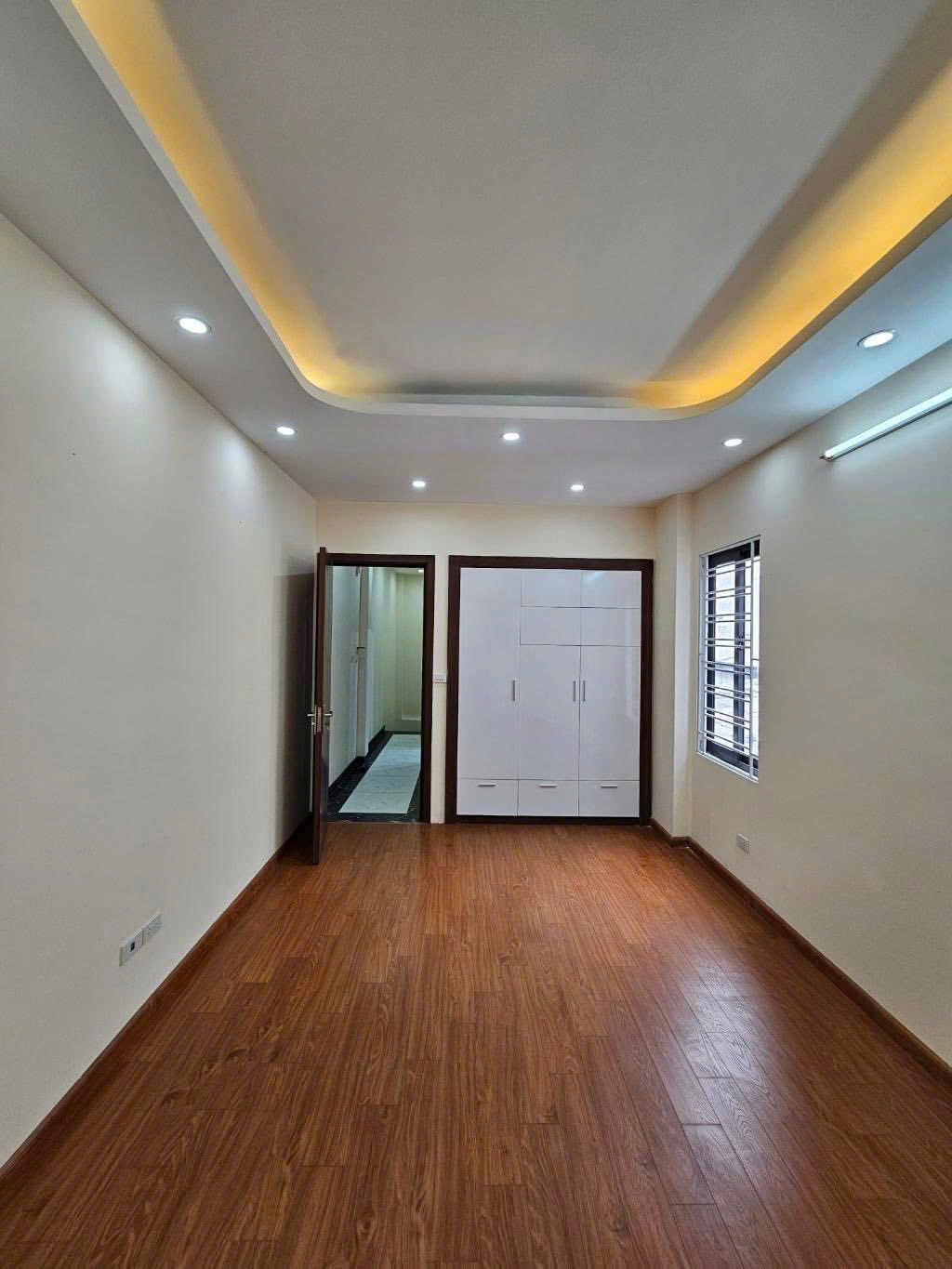 Tư Đình - Nhà 5 tầng 38m2 - Ô tô đỗ cửa - chỉ 6.9 tỷ