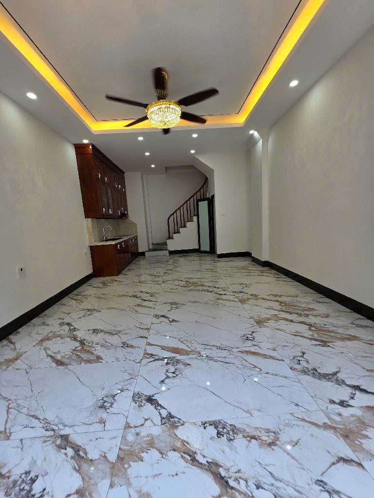 Nhà đẹp Phố Trạm - Long Biên - Ô tô - 37m chỉ 7.05 tỷ