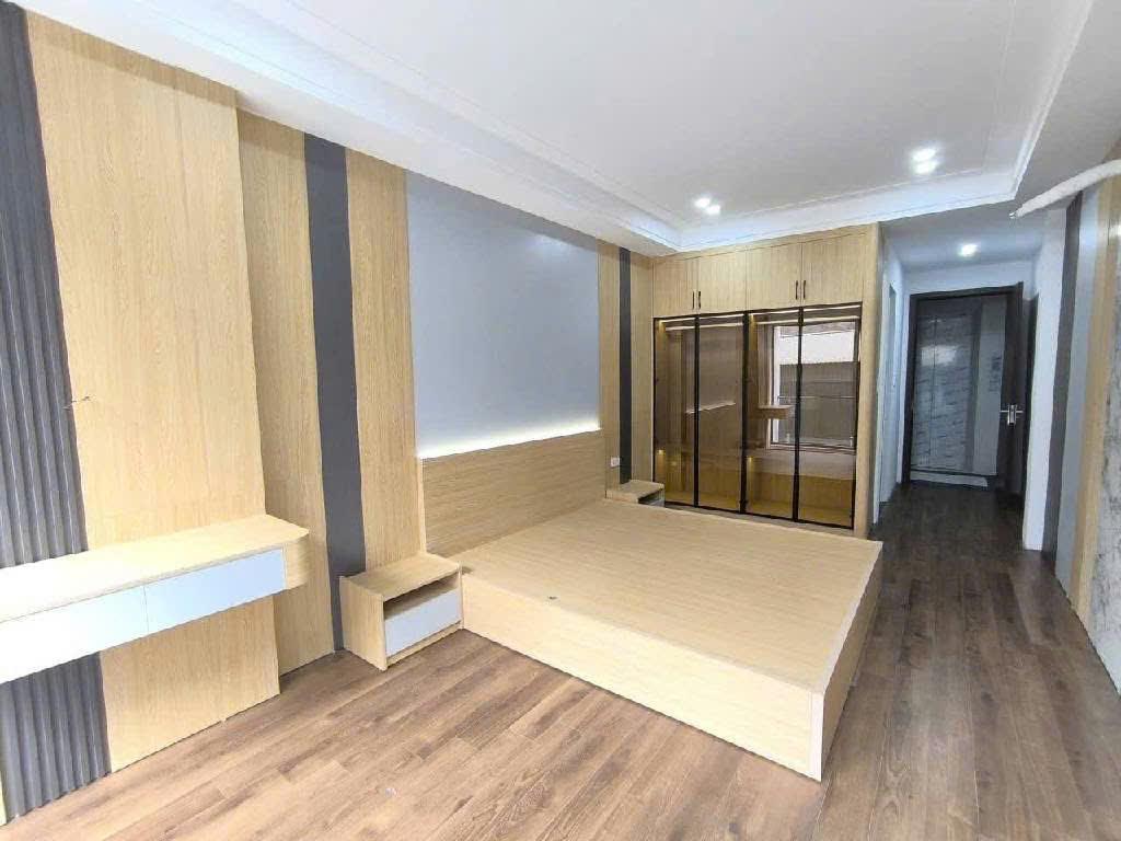 Sài Đồng - Thang máy - Gara ô tô - Ô tô tránh chỉ 10.4 tỷ