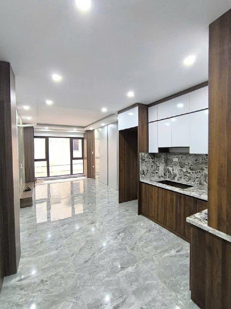 Sài Đồng - Thang máy - Gara ô tô - Ô tô tránh chỉ 10.4 tỷ