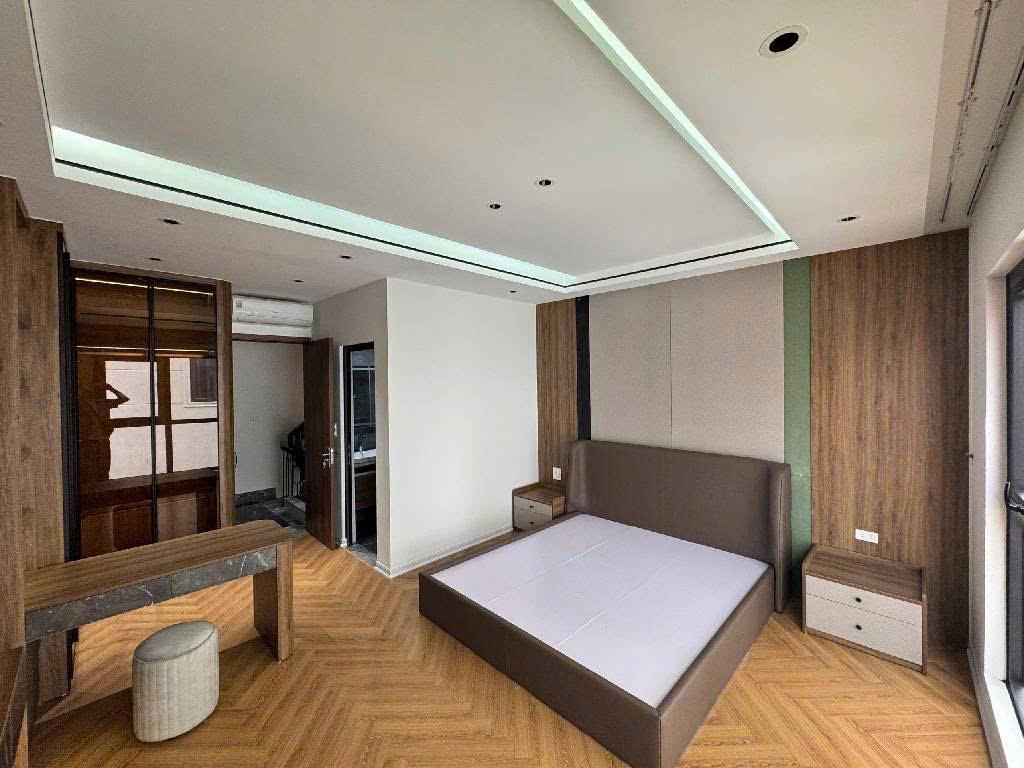 Cổ Linh - Đối diện Aeon Mall - Thang máy - Gara ô tô - chỉ 11.2 tỷ