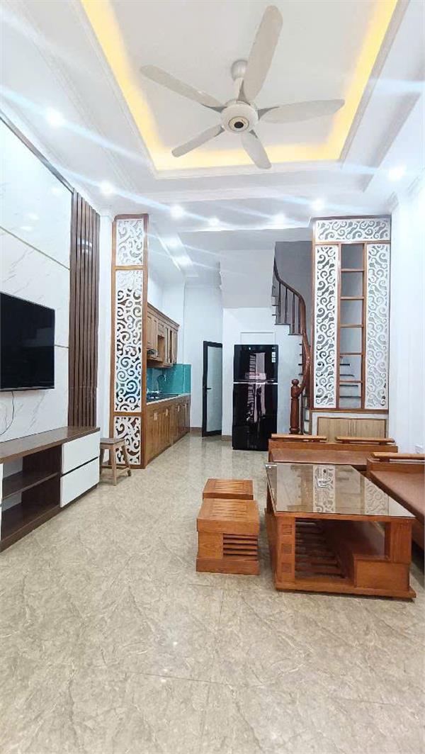 Hơn 5 tỷ - Nhà Thạch Bàn - Ô tô đỗ cổng