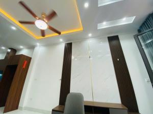 Đỉnh nóc kịch trần - Phố Trạm - 1 nhà ra mặt phố - dân xây - 32m2 - 5 tầng - 7.9 tỷ