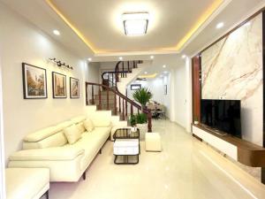 Rẻ nhất Phố Trạm - chỉ 7.4 tỷ sở hữu ngay Nhà đẹp 5 tầng 45m2