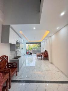 Bay Nhanh - Chủ hạ sốc 500tr!!! Nhà cực đẹp - Đối diện Aeon Mall - 36m2 - chỉ 5.7 tỷ