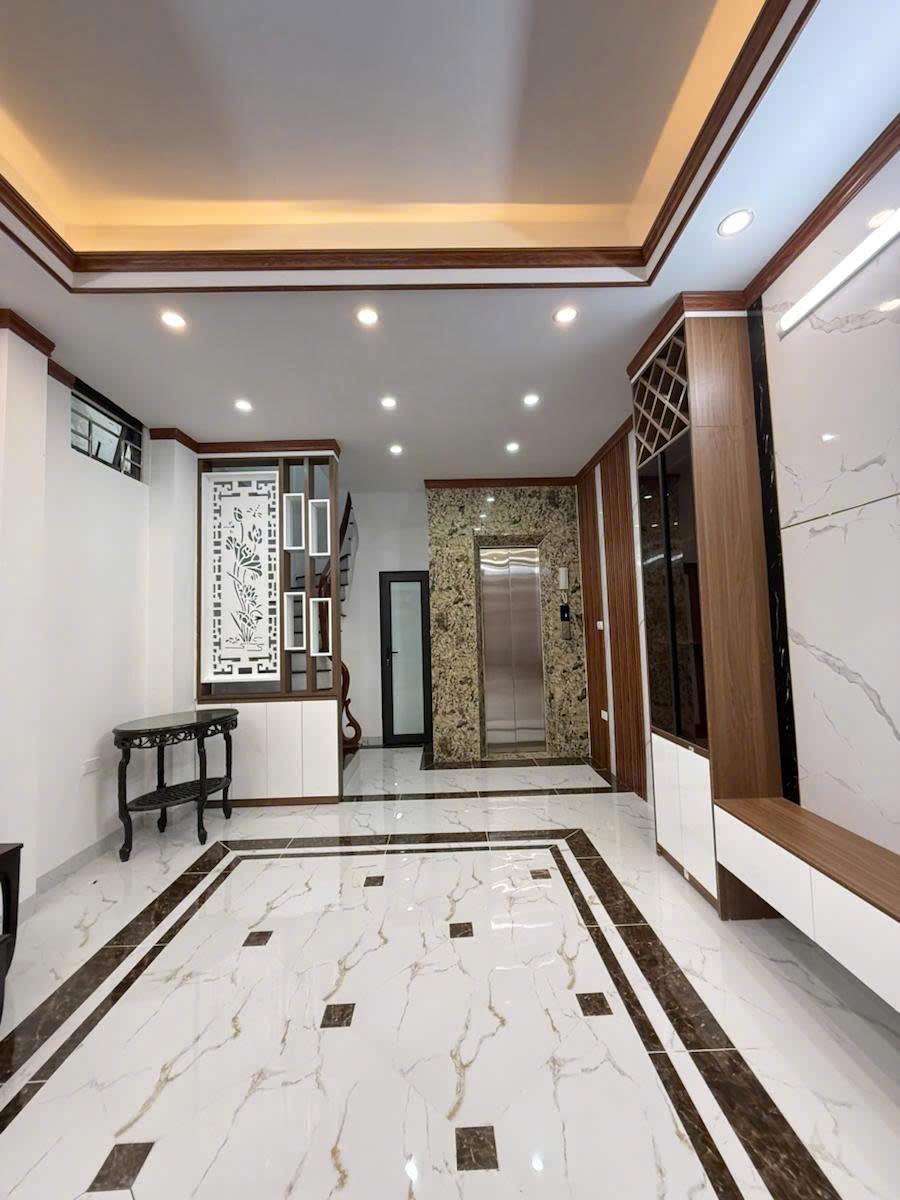 Bán nhà trung tâm Ba Đình, phố Liễu Giai - Đội Cấn, lô góc, thang máy, ngõ to gần phố: 41m2, 5T, MT 4m, chỉ 10.x tỷ