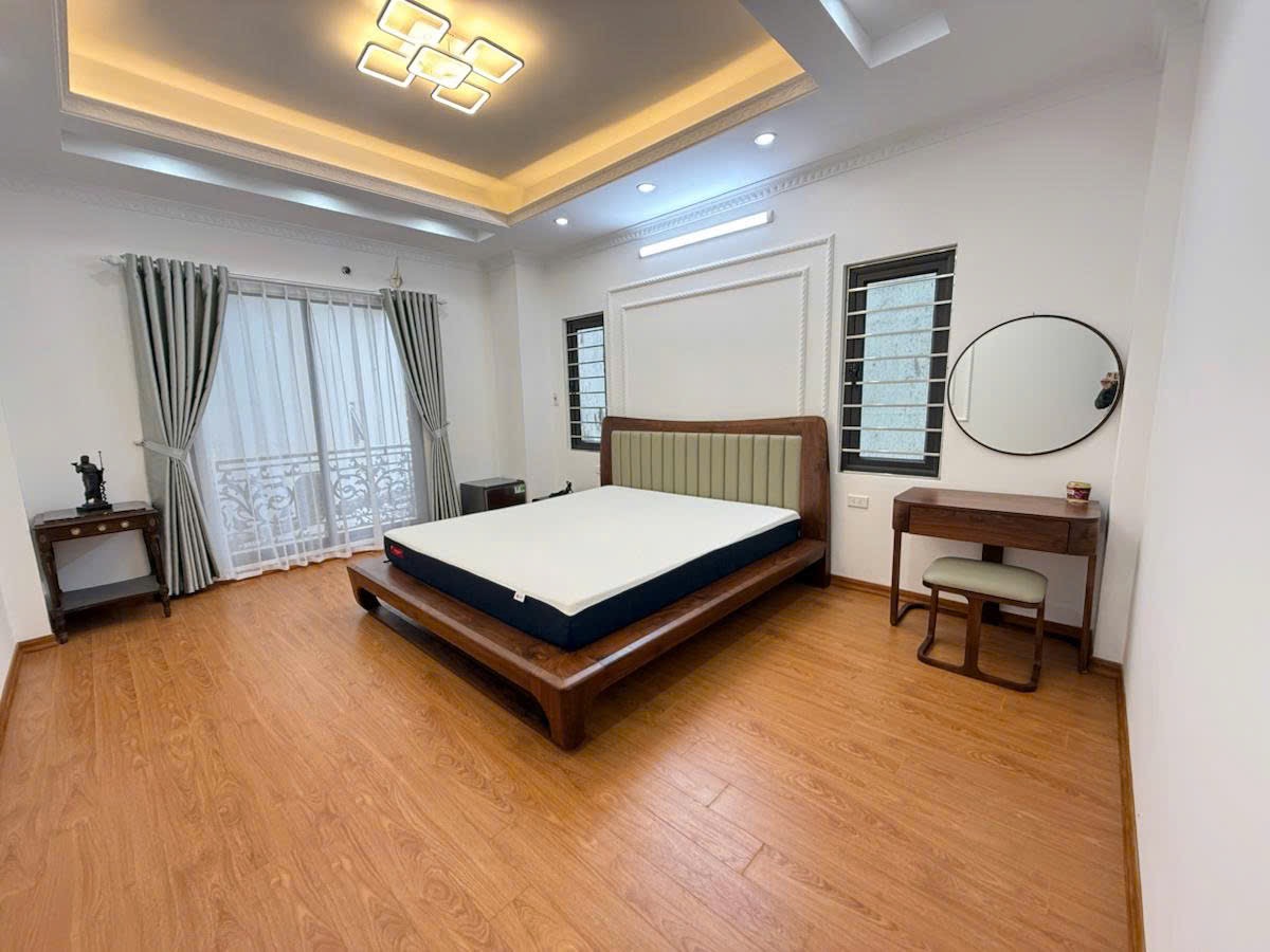 Bán nhà trung tâm Ba Đình, phố Liễu Giai - Đội Cấn, lô góc, thang máy, ngõ to gần phố: 41m2, 5T, MT 4m, chỉ 10.x tỷ