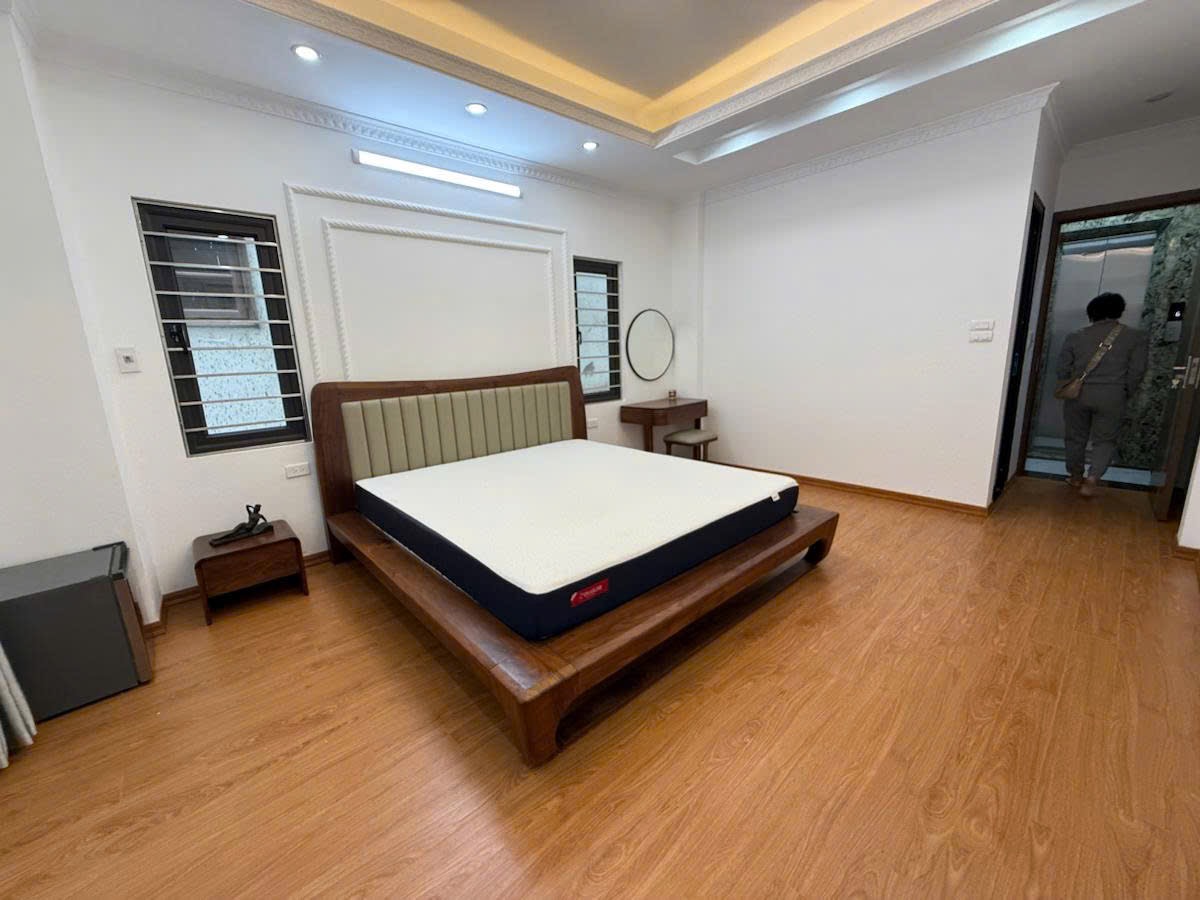 Bán nhà trung tâm Ba Đình, phố Liễu Giai - Đội Cấn, lô góc, thang máy, ngõ to gần phố: 41m2, 5T, MT 4m, chỉ 10.x tỷ