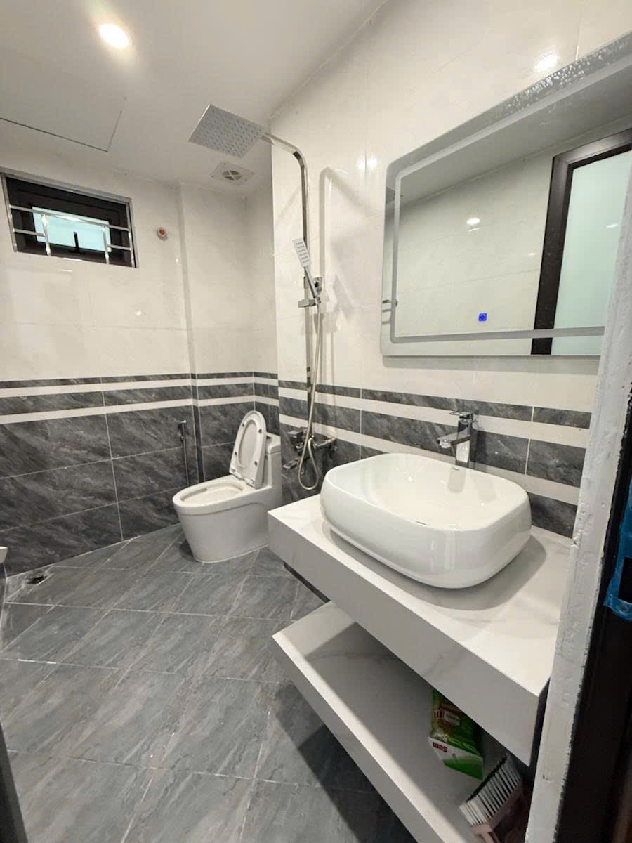 Bán nhà trung tâm Ba Đình, phố Liễu Giai - Đội Cấn, lô góc, thang máy, ngõ to gần phố: 41m2, 5T, MT 4m, chỉ 10.x tỷ