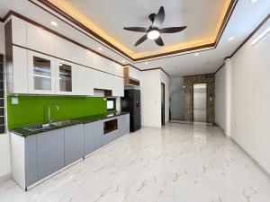 Bán nhà trung tâm Ba Đình, phố Liễu Giai - Đội Cấn, lô góc, thang máy, ngõ to gần phố: 41m2, 5T, MT 4m, chỉ 10.x tỷ