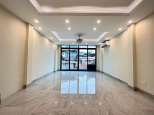Bán nhà Chùa Láng, ô tô đỗ cửa, thiết kế hiện đại, thang máy nhập: 51m2, 7 Tầng, MT 4.7m, chỉ 16 tỷ