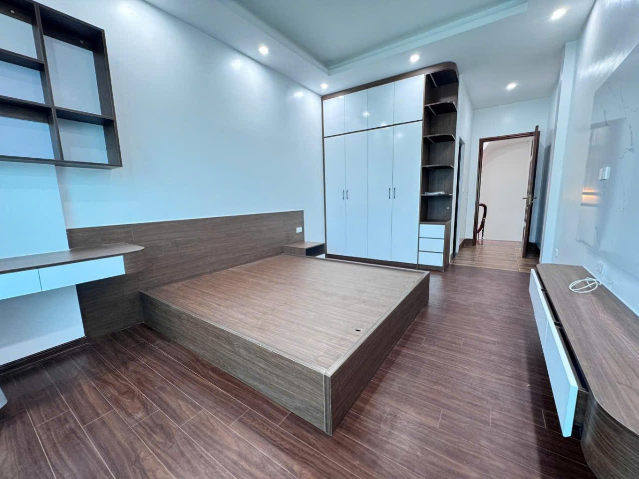 CHÍNH CHỦ CẦN BÁN NHÀ MẶT ĐƯỜNG QUANG TRUNG- 5 TẦNG ĐẸP-Ô TÔ CÁCH 10M - Ở NGAY