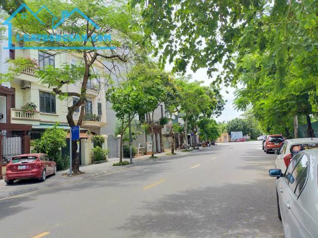 Bán nhà mặt phố Việt Hưng, 60m2, 5 tầng, gara, thang máy, 14 tỷ.
