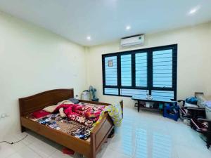 Bán nhà mặt ngõ Đức Giang 5 tầng, còn mới giá chỉ 4.9 tỷ