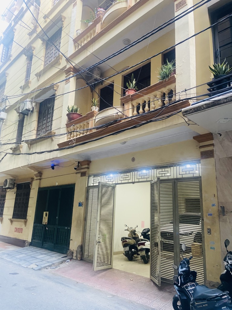 Cần bán nha Mặt phố Quan nhân
