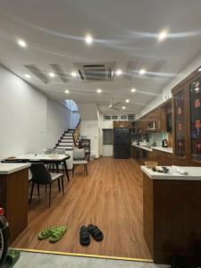 Bán gấp nhà mặt phố