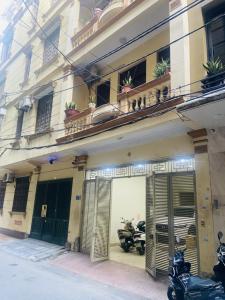 Cần bán nha Mặt phố Quan nhân