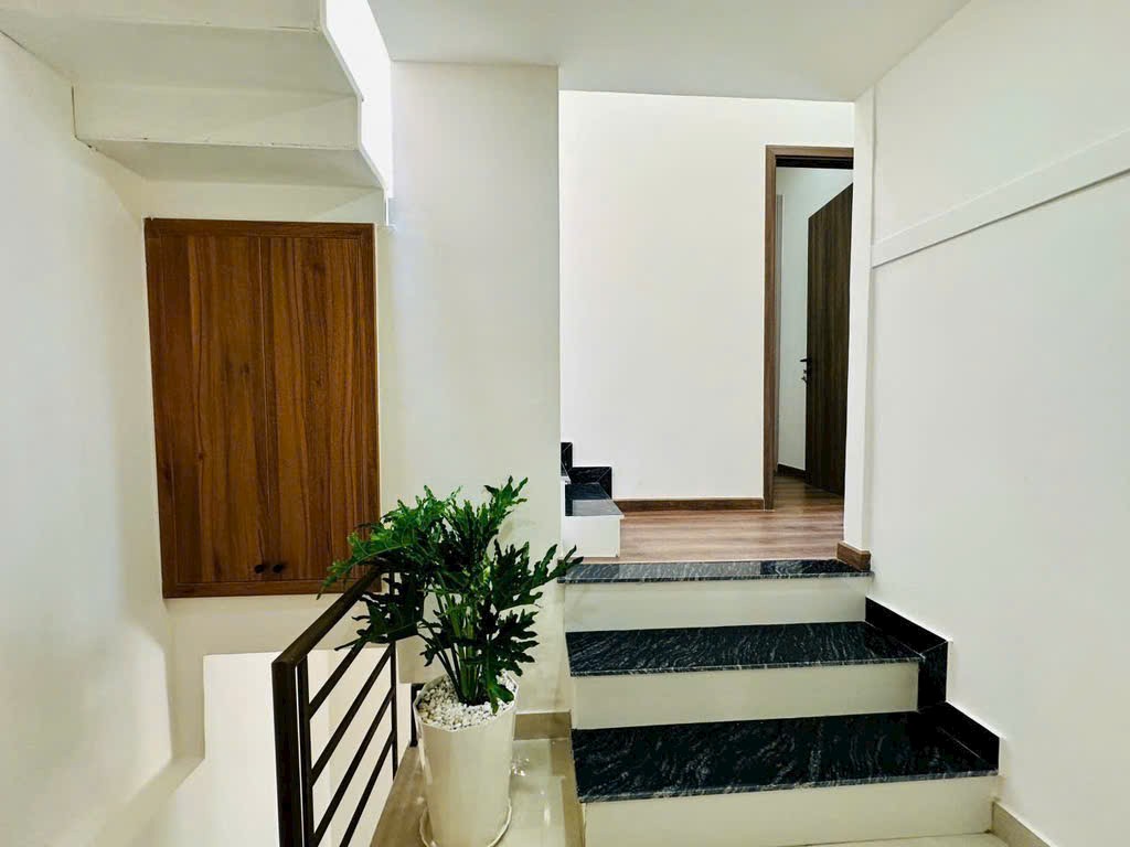 Bán Nhà Mới Xây Tại P.1, Q.Phú Nhuận