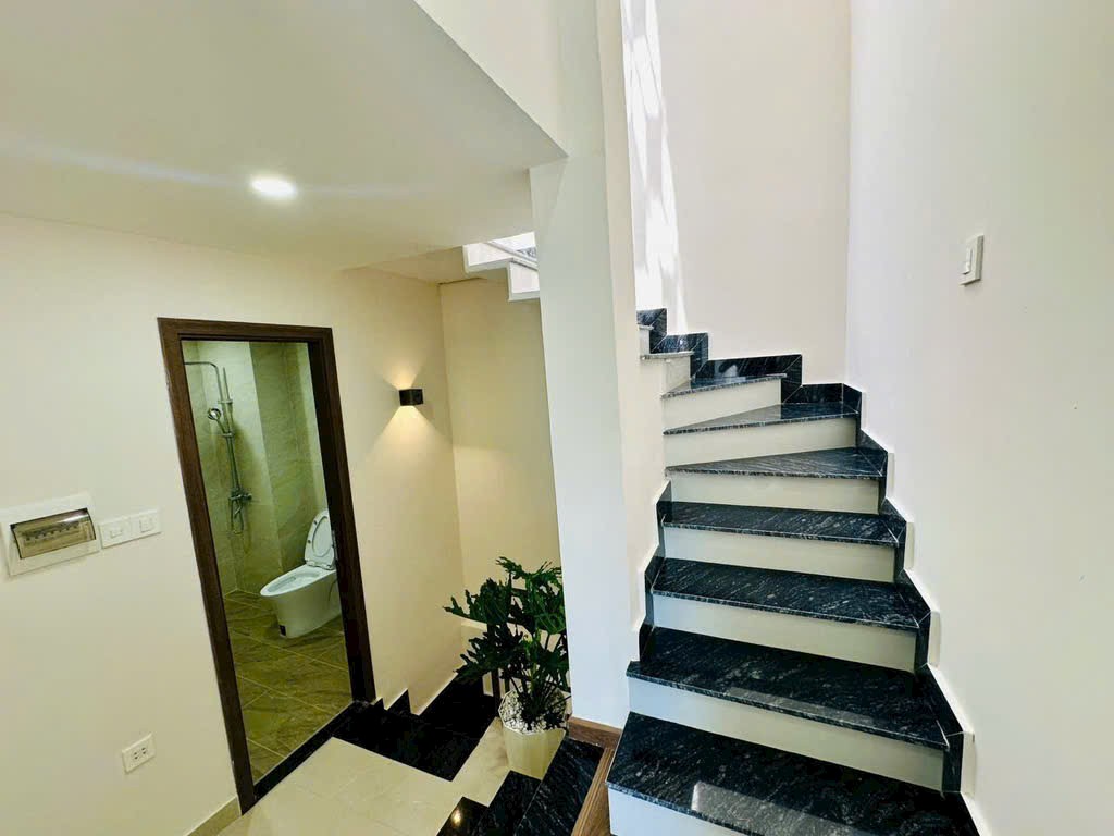Bán Nhà Mới Xây Tại P.1, Q.Phú Nhuận