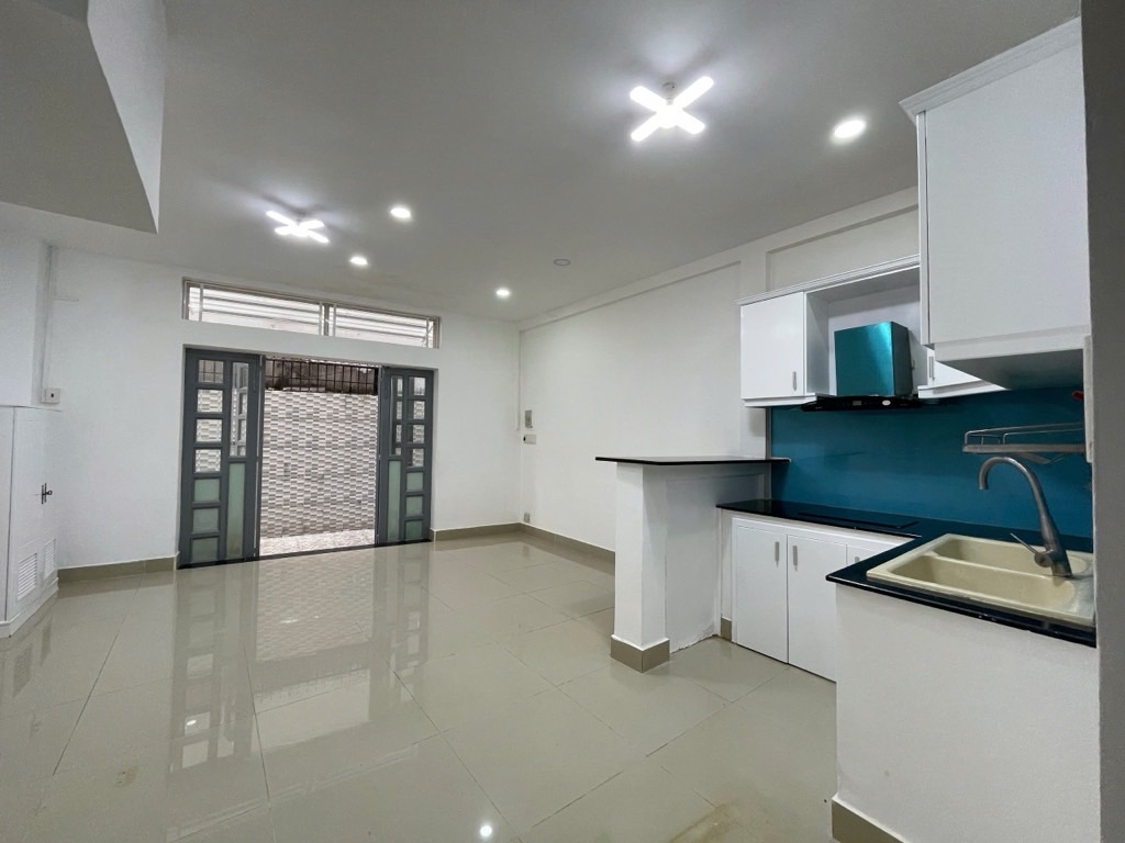 Bán Nhà Ngang Lớn Quận Phú Nhuận