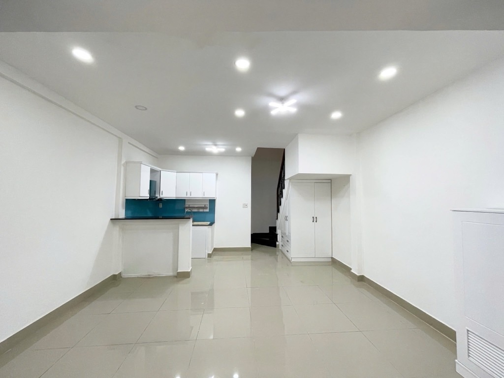 Bán Nhà Ngang Lớn Quận Phú Nhuận