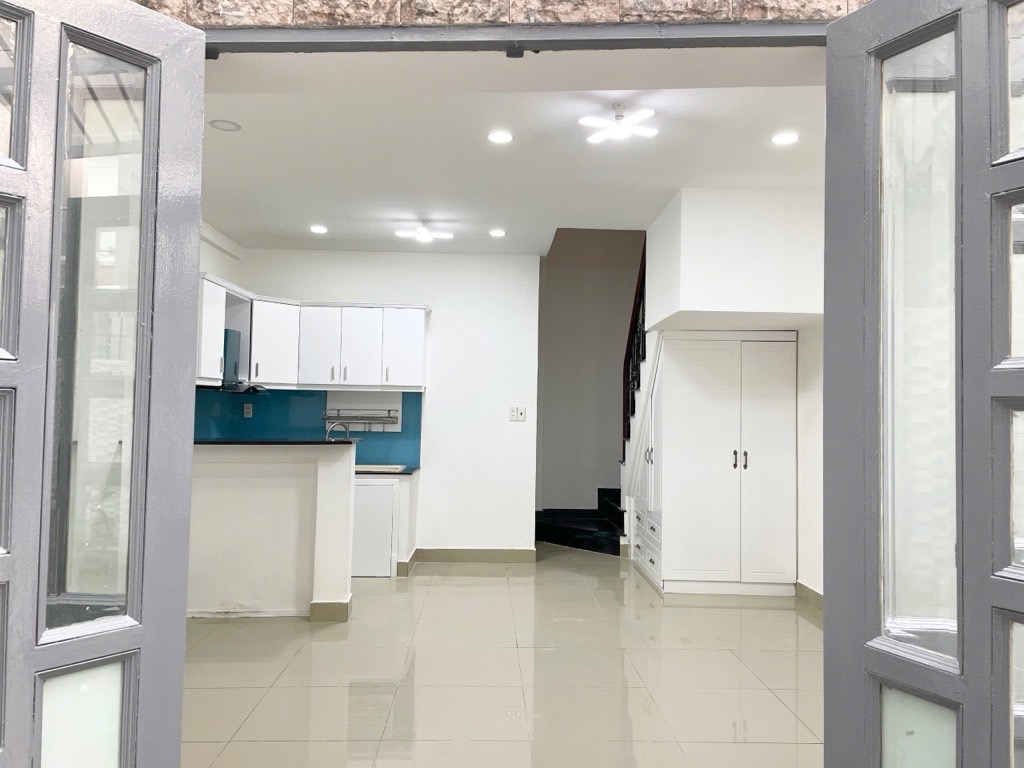 Bán Nhà Ngang Lớn Quận Phú Nhuận