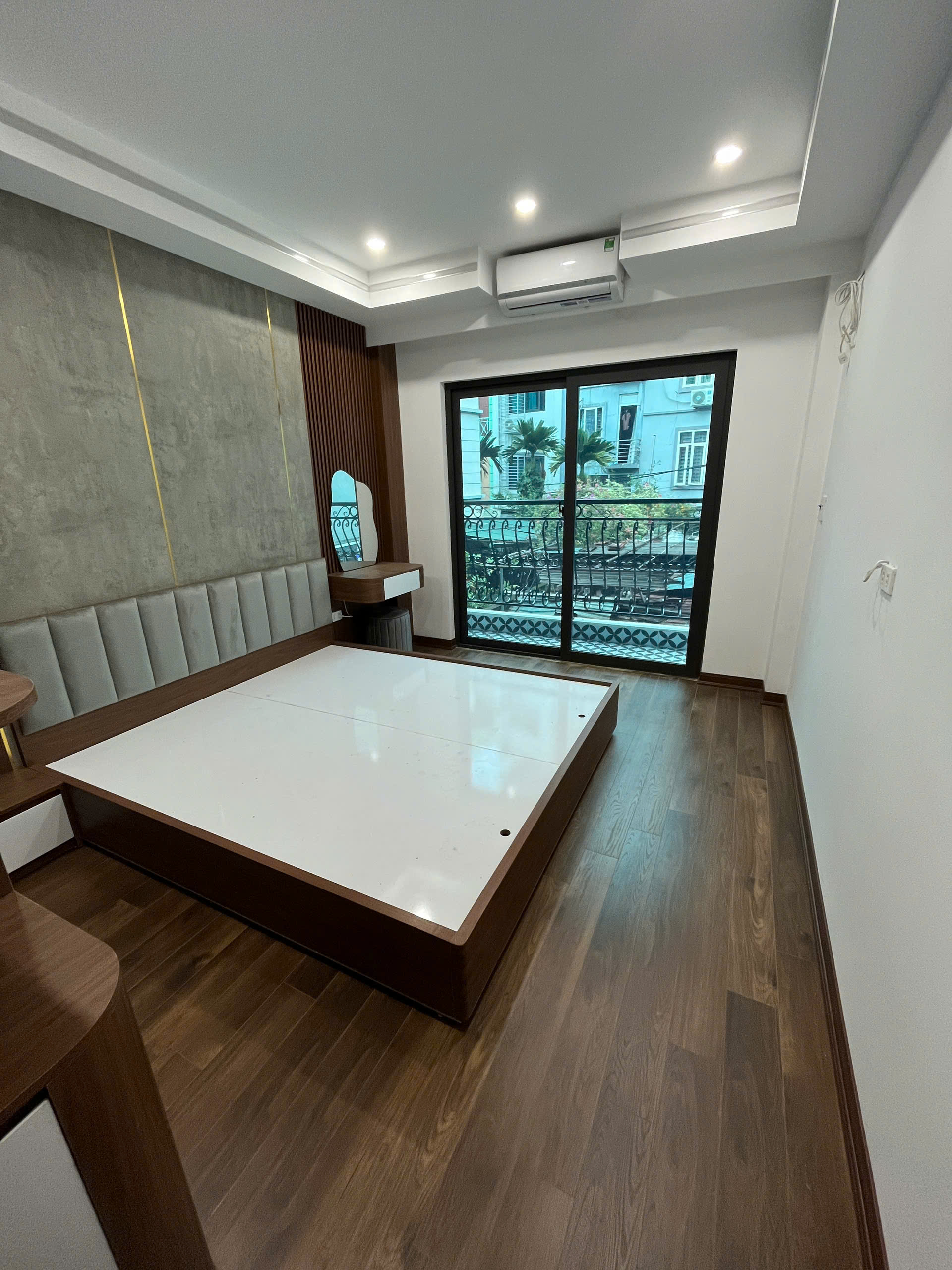 BÁN GẤP - NHÀ CỰC RẺ KIM GIANG - SĐCC NHỈNH 7 TỶ CẦU THANG MÁY CHẠY VÙ VÙ