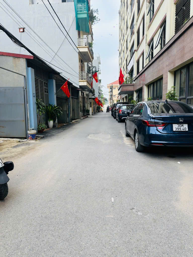 Phân Khu Tổng cục Chính trị Lai xá 82m- 3 tầng- Ô tô đỗ cửa- nhỉnh 10tỷ.