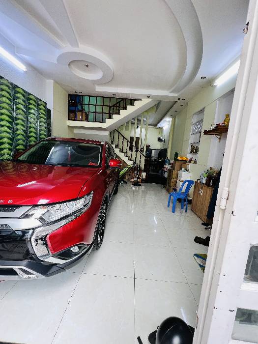 Hơn 5 tỷ - nhà Q12 , HXH đỗ cửa , Ngang gần 5m  , Chủ tặngNội thất