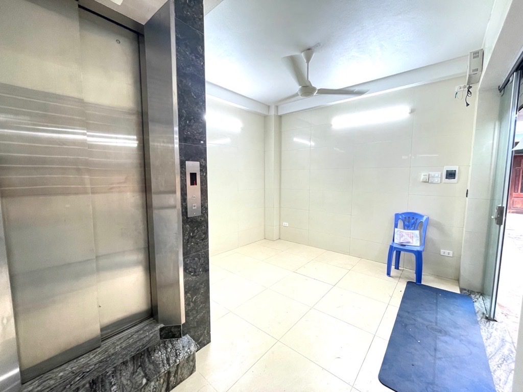 Sốc! Nhà đẹp phố Lạc Long Quân – Gần Cầu Giấy, tiện ích ngập tràn – Chỉ nhỉnh 5 tỉ
