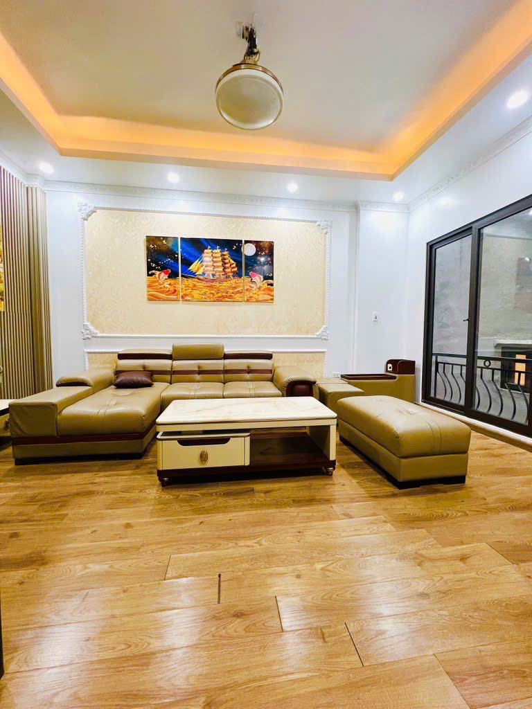 Sát phố, cạnh Hồ Tây – Nhà 5 tầng kiên cố, tiện ích ngập tràn – Giá mềm nhỉnh 7 tỷ