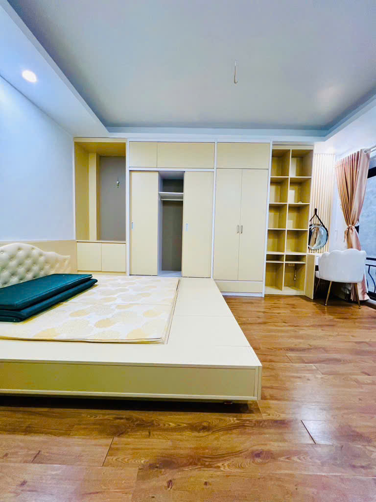 Sát phố, cạnh Hồ Tây – Nhà 5 tầng kiên cố, tiện ích ngập tràn – Giá mềm nhỉnh 7 tỷ