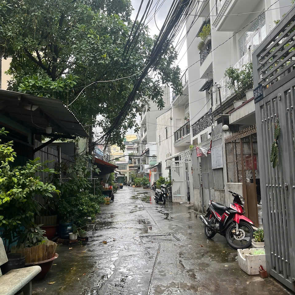 Cần bán gấp nhà phố Lạc Long Quân – Ô tô đỗ gần, an ninh đảm bảo, tiện ích bủa vây – Giá tốt nhỉnh