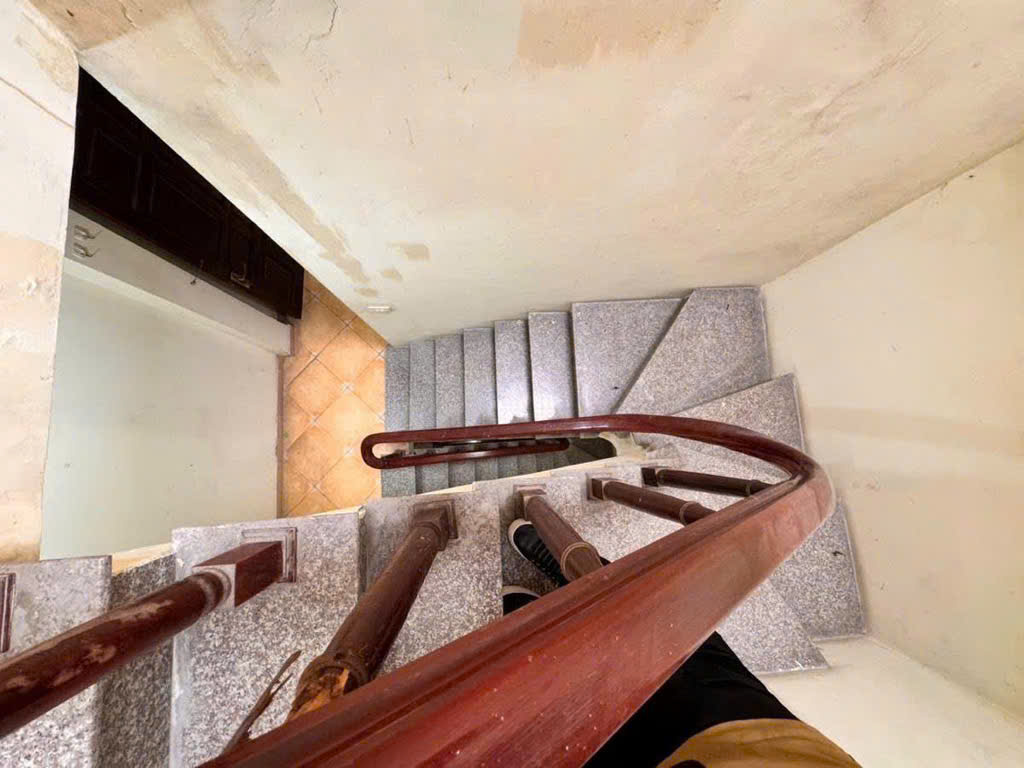 Lạc Long Quân – Nhà mới, nội thất xịn, an ninh tuyệt vời, tiện ích không thiếu – Giá hợp lý nhỉnh 6 tỉ