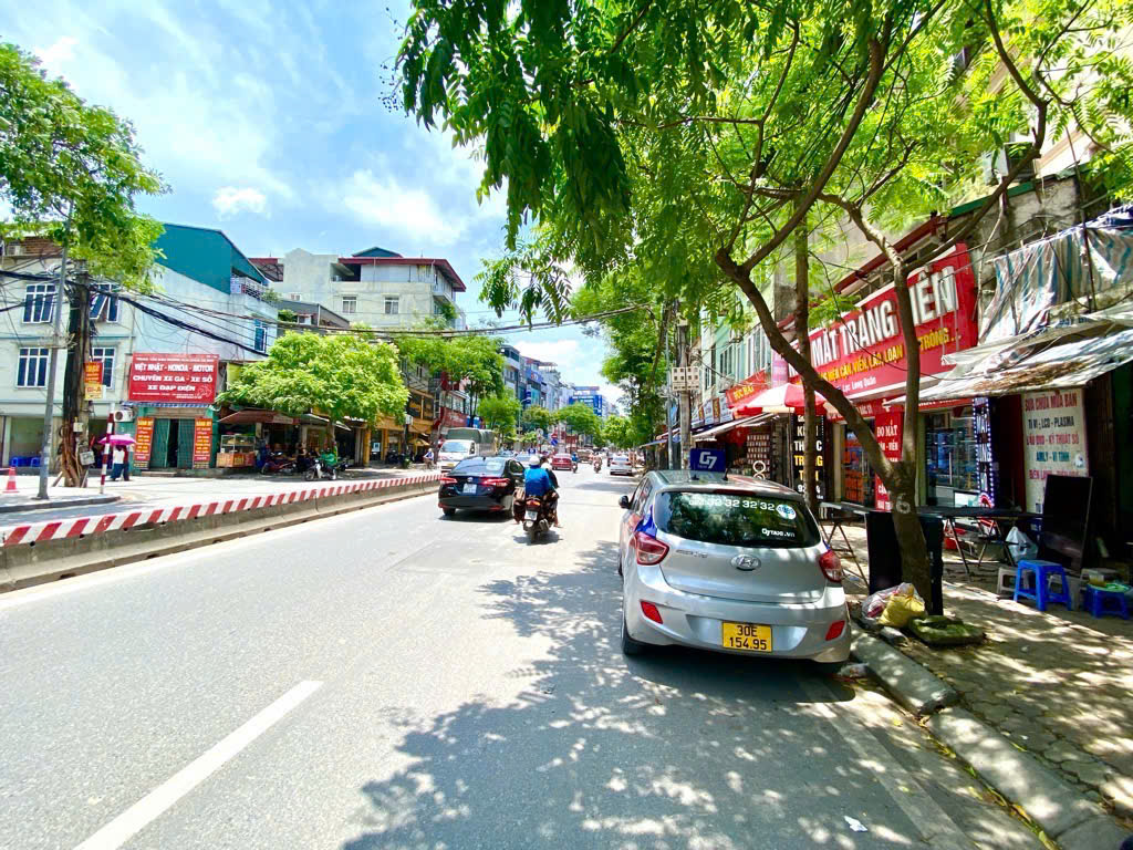 Lạc Long Quân – Mặt tiền 6m – Vàng trong làng đầu tư - Giá mềm bất ngờ! Đất phố có giấy tờ, thuế đóng đủ – Sẵn sàng giao dịch!