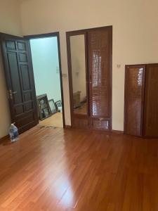 Bán nhà phố Lạc Long Quân – Khu dân trí cao, hàng xóm thân thiện, tiện ích xung quanh ngập tràn – Nhỉnh 6 tỷ