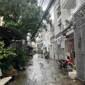 Chính chủ bán nhà đẹp phố Lạc Long Quân – Tiện ích xung quanh không thiếu gì – Giá chỉ nhỉnh 6 tỉ
