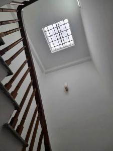 Bán nhà gần Lạc Long Quân – 30m2 x 5 tầng – Tặng nội thất cao cấp – Sổ đỏ chính chủ