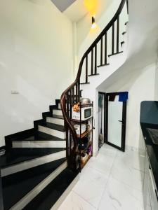 Sổ đỏ chính chủ – nhà lô góc khu quân đội, Lạc Long Quân, 3PN – gần Hồ Tây, giá 7.95 tỷ