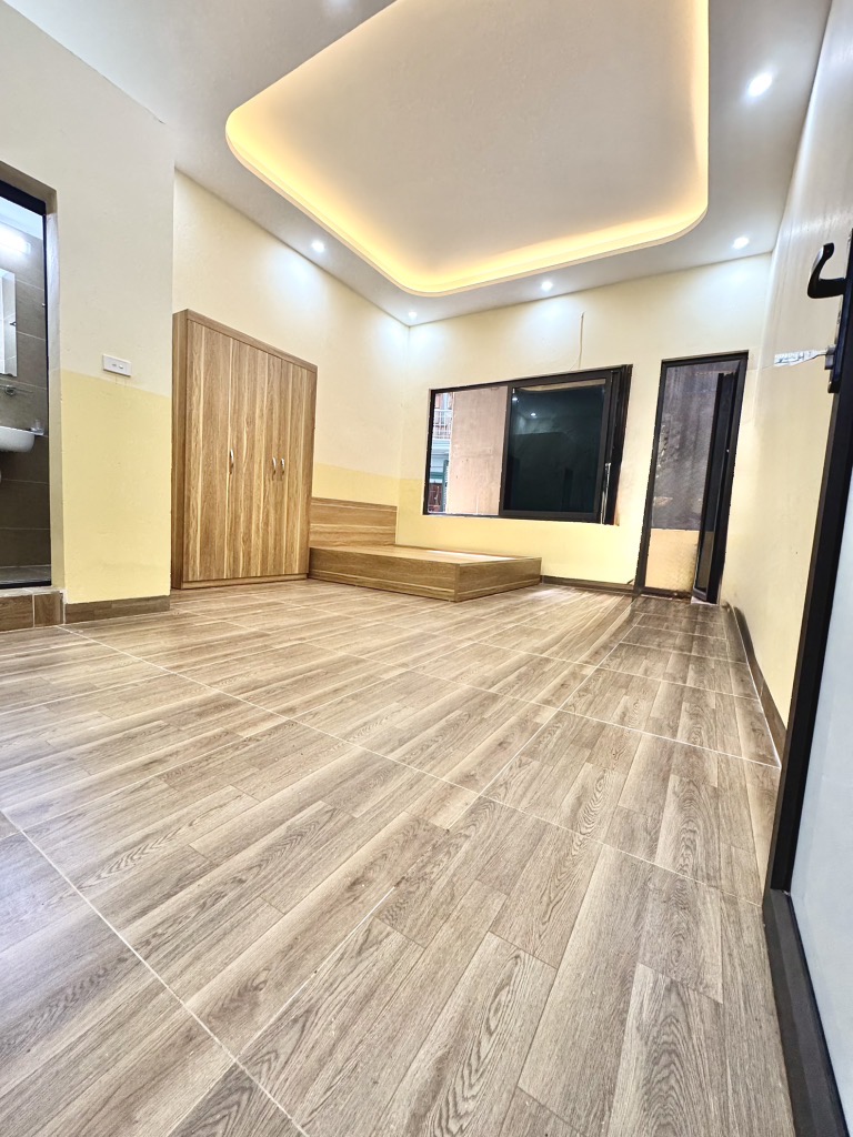 Bán nhà Hoàng Hoa Thám - Ngõ to hơn phố-5p ra Lăng Bác - Tầm tiền hiếm có -32m-5,5 tỷ