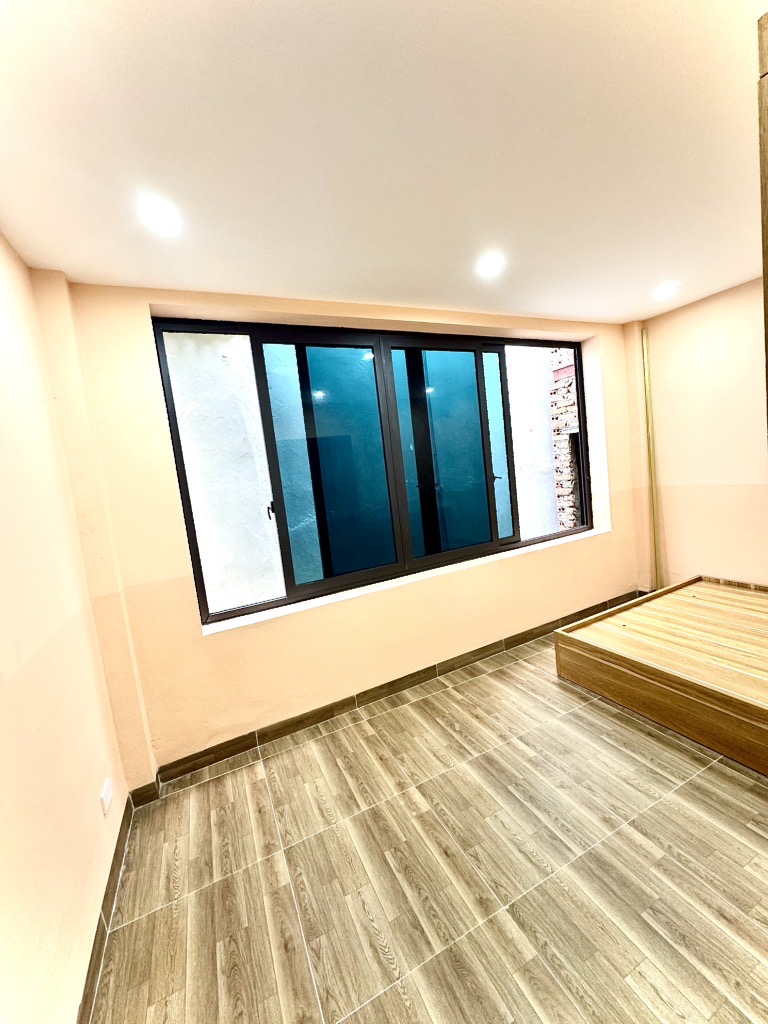 Bán nhà Hoàng Hoa Thám - Ngõ to hơn phố-5p ra Lăng Bác - Tầm tiền hiếm có -32m-5,5 tỷ