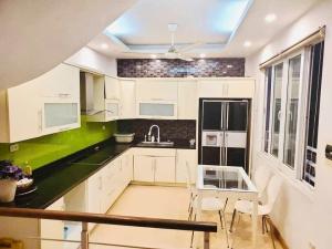 Nhà gần mặt phố Văn Cao, Ba Đình, Kinh doanh đỉnh, nội thất đẹp ở ngay, 57m, nhỉnh 13 tỷ