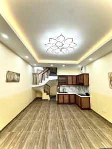 Bán nhà Hoàng Hoa Thám - Ngõ to hơn phố-5p ra Lăng Bác - Tầm tiền hiếm có -32m-5,5 tỷ