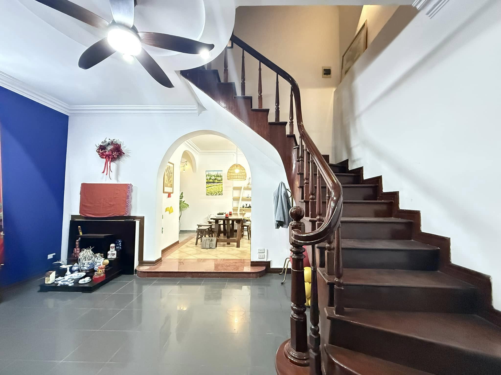 Bán nhà phố 8-3, Hai Bà Trưng, phân lô, vỉa hè, ôtô tránh, 55m2X4T, mt 4m, nhỉnh 13tỷ