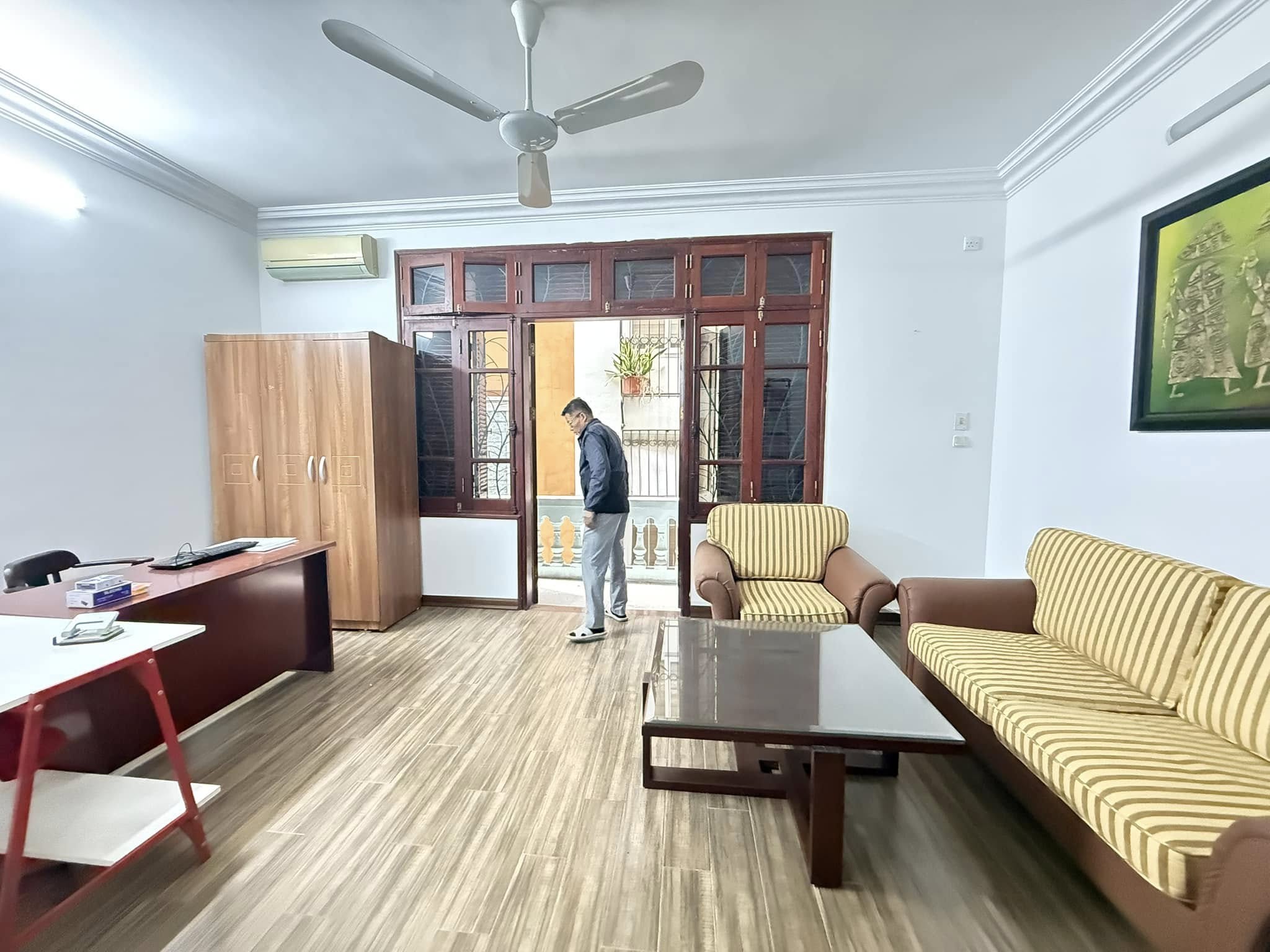 Bán nhà phố 8-3, Hai Bà Trưng, phân lô, vỉa hè, ôtô tránh, 55m2X4T, mt 4m, nhỉnh 13tỷ