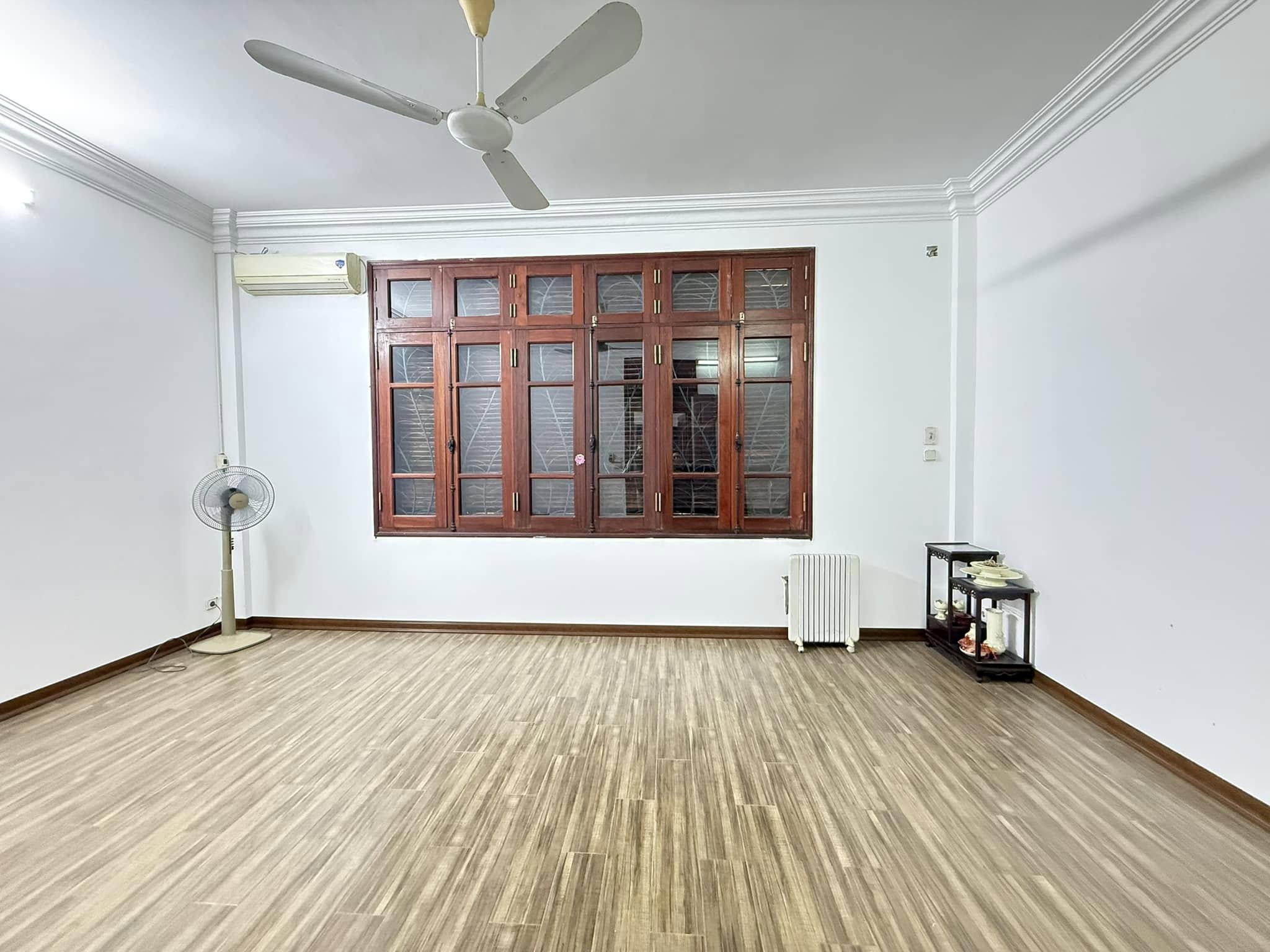 Bán nhà phố 8-3, Hai Bà Trưng, phân lô, vỉa hè, ôtô tránh, 55m2X4T, mt 4m, nhỉnh 13tỷ