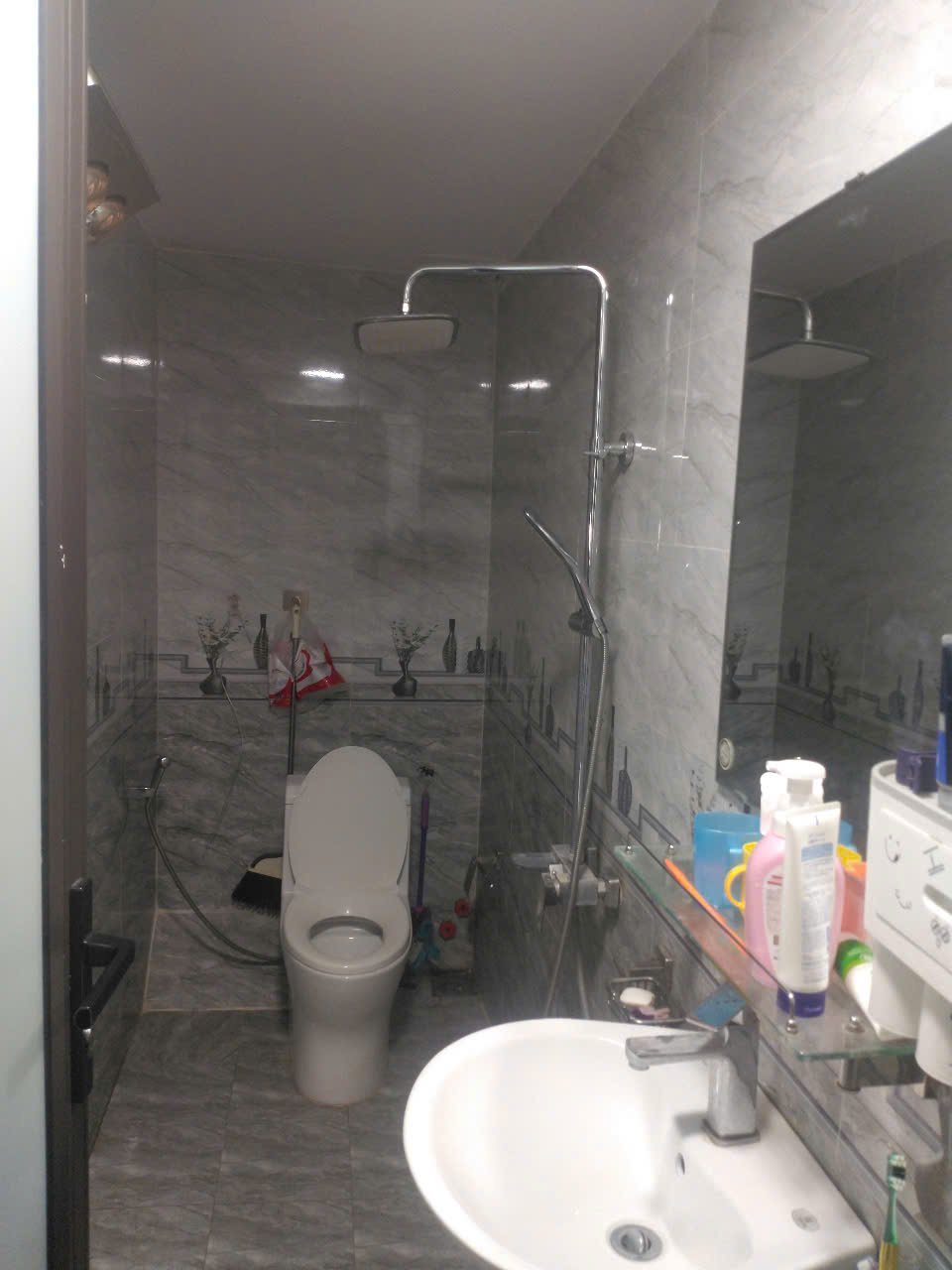 BÁN NHÀ, 47M2, ĐÔNG LA , CÁCH VÀNH ĐAI 4 VÀI PHÚT ĐI BỘ.