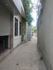 BÁN NHÀ, 47M2, ĐÔNG LA , CÁCH VÀNH ĐAI 4 VÀI PHÚT ĐI BỘ.