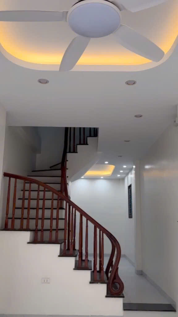 SIÊU PHẨM PHỐ XỐM - VỊ TRÍ VÀNG - Ô TÔ TRÁNH - CÁCH MẶT PHỐ VÀI BƯỚC