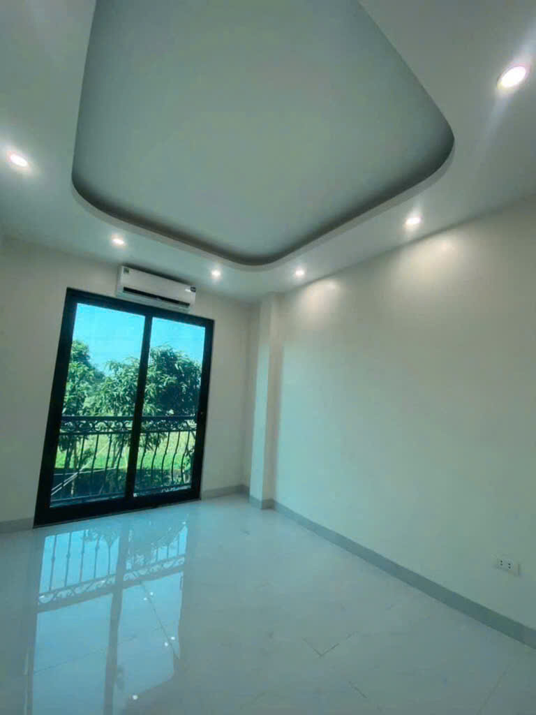 SIÊU PHẨM PHỐ XỐM - VỊ TRÍ VÀNG - Ô TÔ TRÁNH - CÁCH MẶT PHỐ VÀI BƯỚC